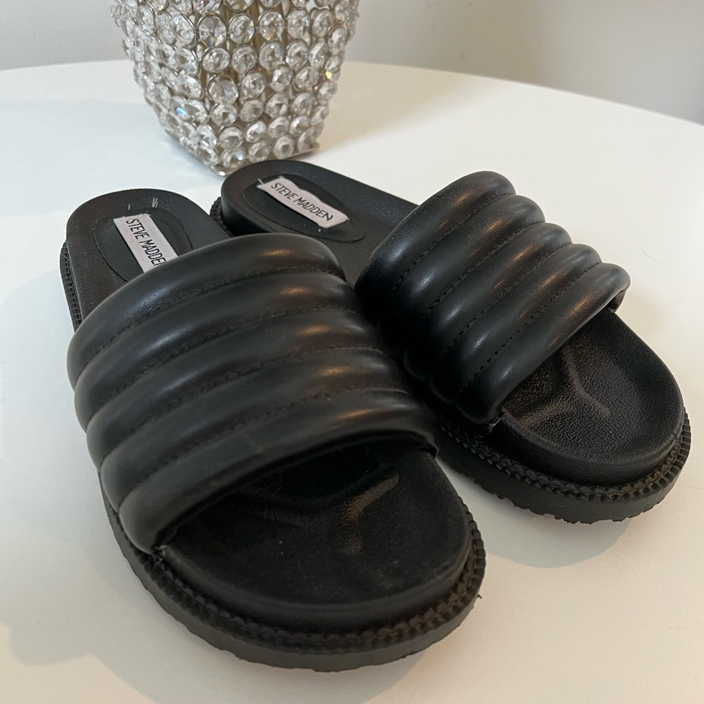 Steve Madden Black Slaye Slide size 7